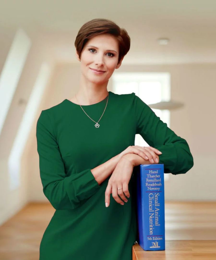 Dr Karolina Hołda.png